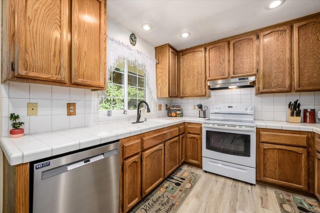 2806 Woodleigh Ln, Cameron Park, CA 95682