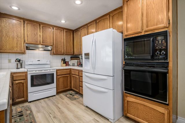 2806 Woodleigh Ln, Cameron Park, CA 95682