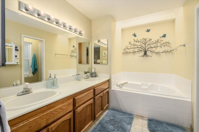2806 Woodleigh Ln, Cameron Park, CA 95682
