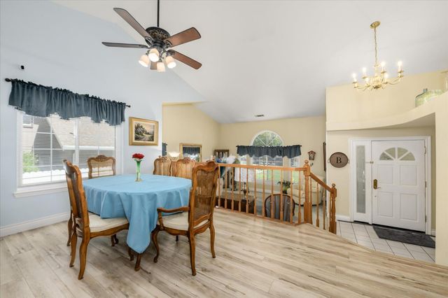 2806 Woodleigh Ln, Cameron Park, CA 95682