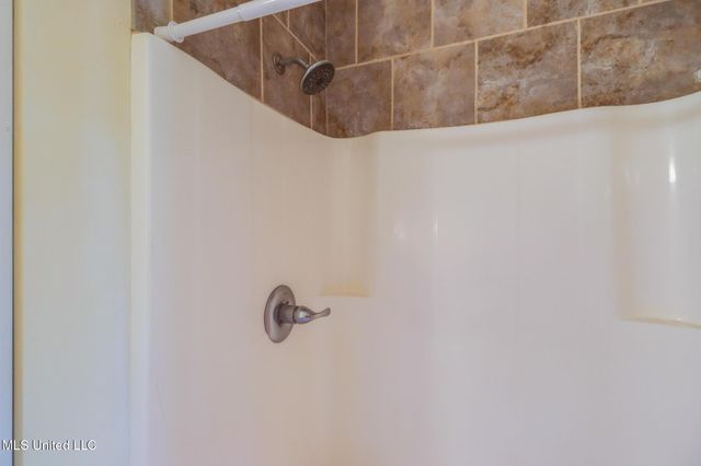 957 N Shore Drive, Biloxi, MS 39532