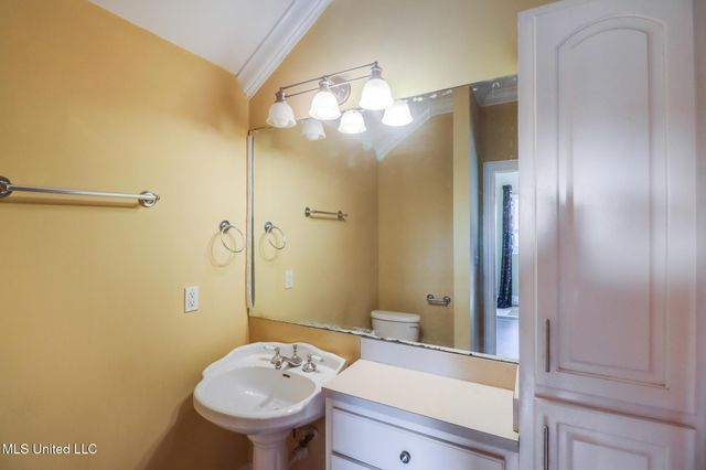 957 N Shore Drive, Biloxi, MS 39532