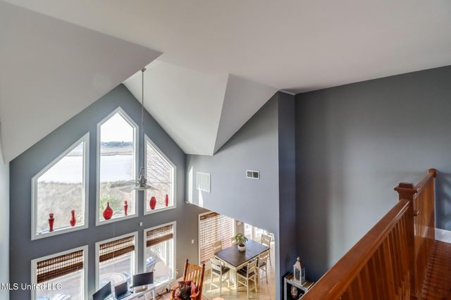 957 N Shore Drive, Biloxi, MS 39532