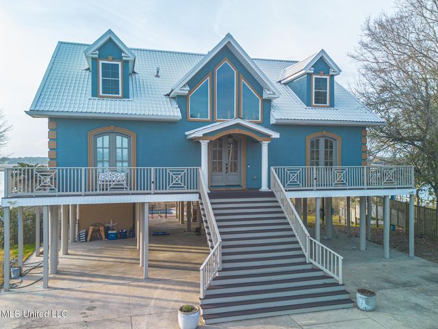 957 N Shore Drive, Biloxi, MS 39532