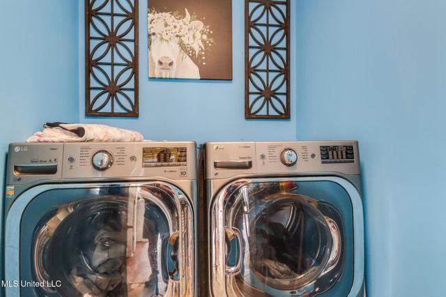 957 N Shore Drive, Biloxi, MS 39532