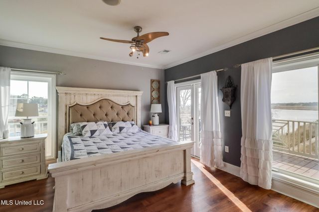 957 N Shore Drive, Biloxi, MS 39532