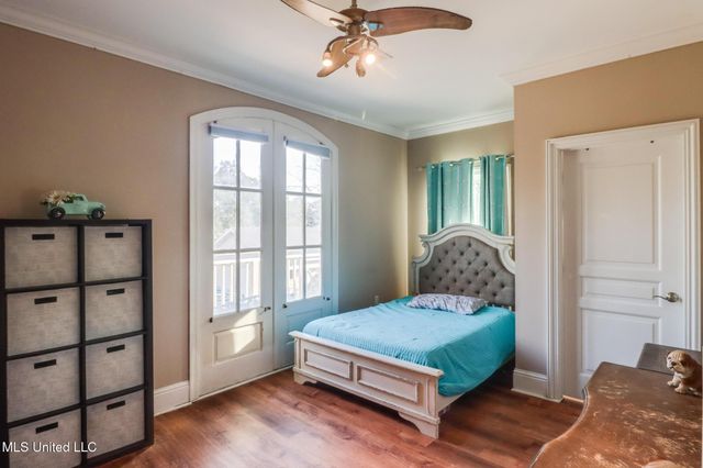 957 N Shore Drive, Biloxi, MS 39532