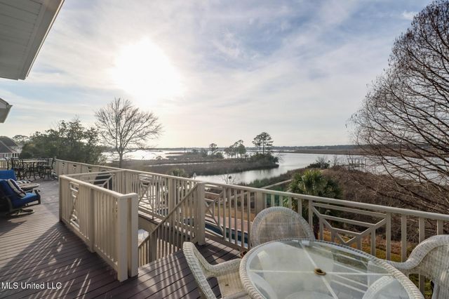 957 N Shore Drive, Biloxi, MS 39532