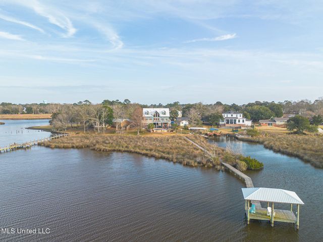957 N Shore Drive, Biloxi, MS 39532
