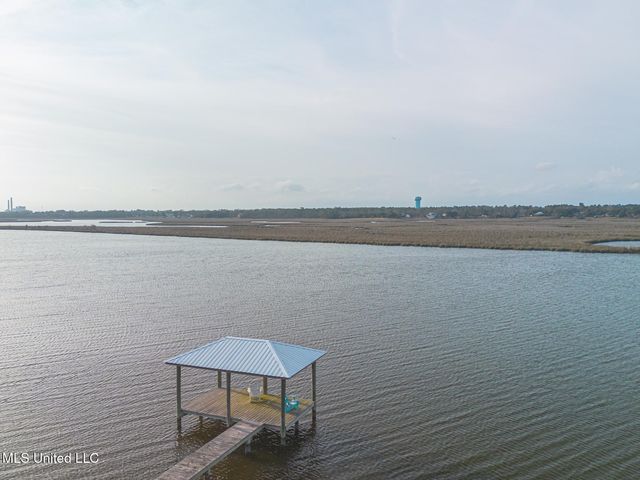 957 N Shore Drive, Biloxi, MS 39532