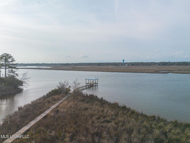 957 N Shore Drive, Biloxi, MS 39532