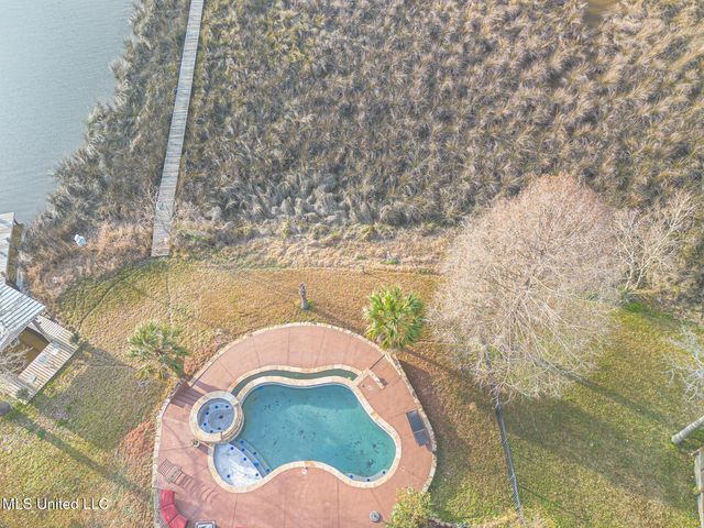 957 N Shore Drive, Biloxi, MS 39532