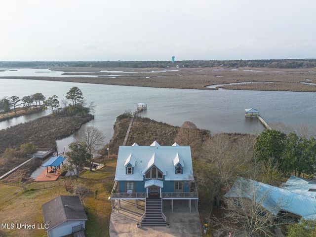 957 N Shore Drive, Biloxi, MS 39532