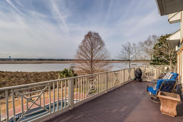 957 N Shore Drive, Biloxi, MS 39532