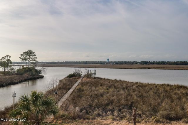 957 N Shore Drive, Biloxi, MS 39532