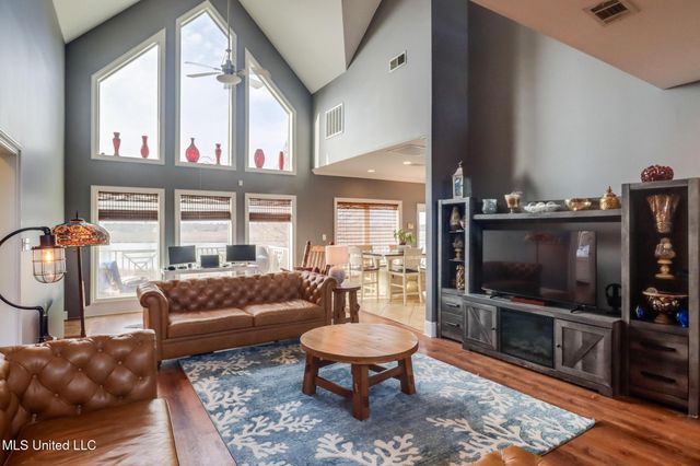 957 N Shore Drive, Biloxi, MS 39532