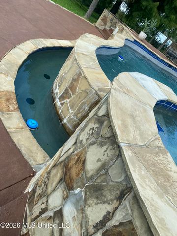 957 N Shore Drive, Biloxi, MS 39532