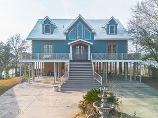957 N Shore Drive, Biloxi, MS 39532