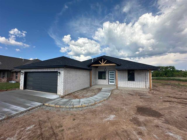 413 NW Creekside Drive, Cache, OK 73527