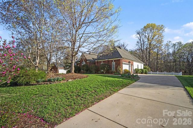 8407 Locksley Drive, Harrisburg, NC 28075