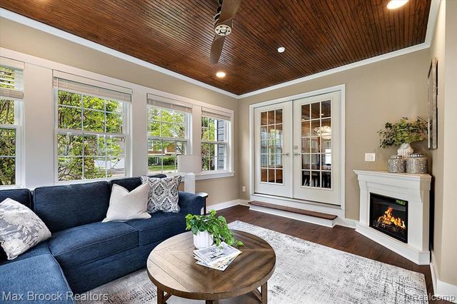 972 Oxford Street, Birmingham, MI 48009