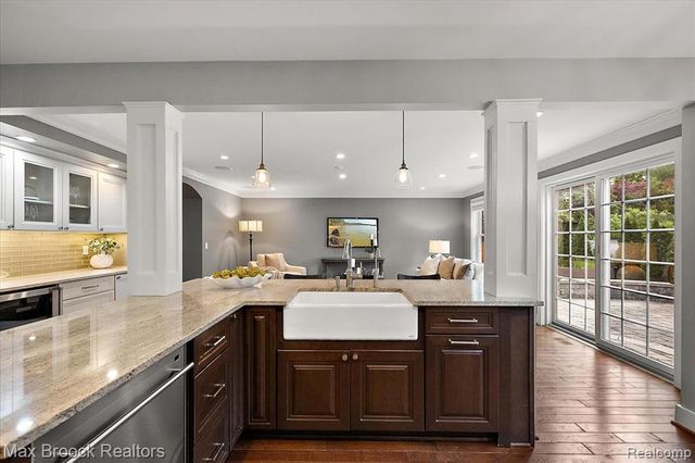 972 Oxford Street, Birmingham, MI 48009