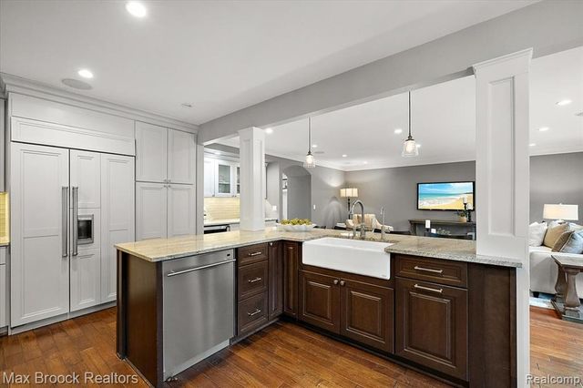 972 Oxford Street, Birmingham, MI 48009
