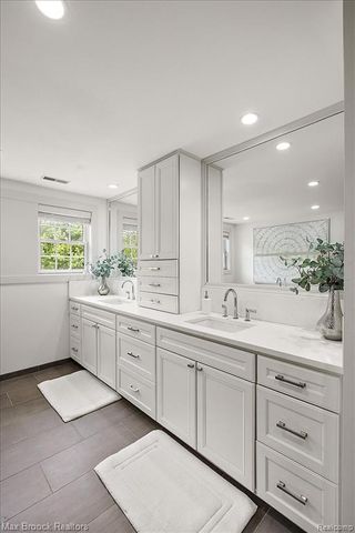 972 Oxford Street, Birmingham, MI 48009