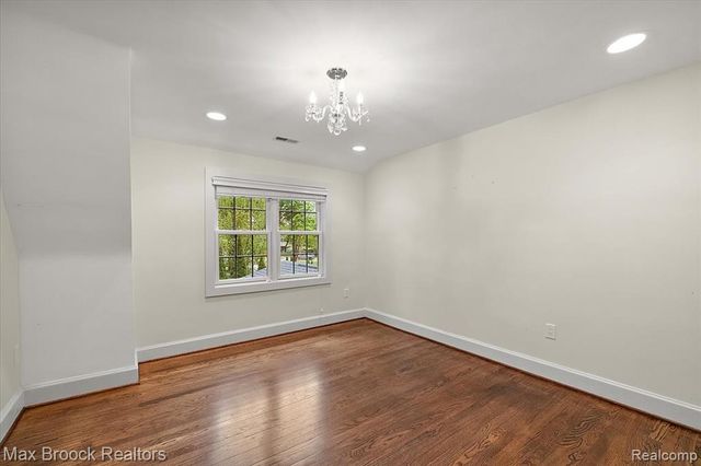 972 Oxford Street, Birmingham, MI 48009
