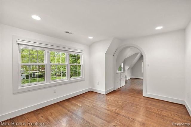 972 Oxford Street, Birmingham, MI 48009