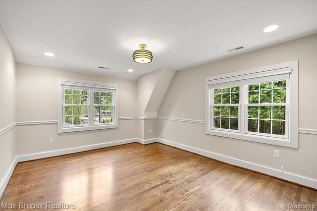 972 Oxford Street, Birmingham, MI 48009