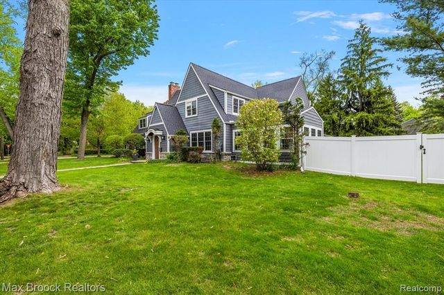 972 Oxford Street, Birmingham, MI 48009