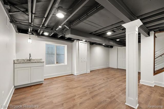 972 Oxford Street, Birmingham, MI 48009