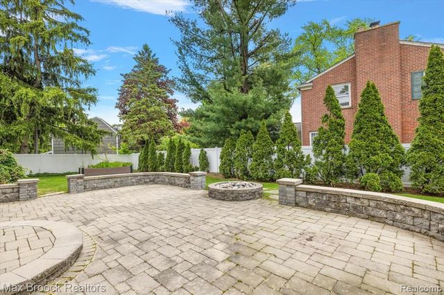 972 Oxford Street, Birmingham, MI 48009