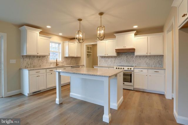 144 CRICKET LN, Camp Hill, PA 17011