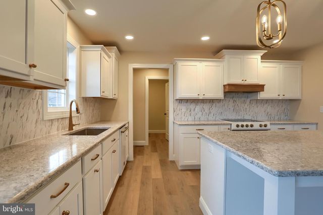 144 CRICKET LN, Camp Hill, PA 17011