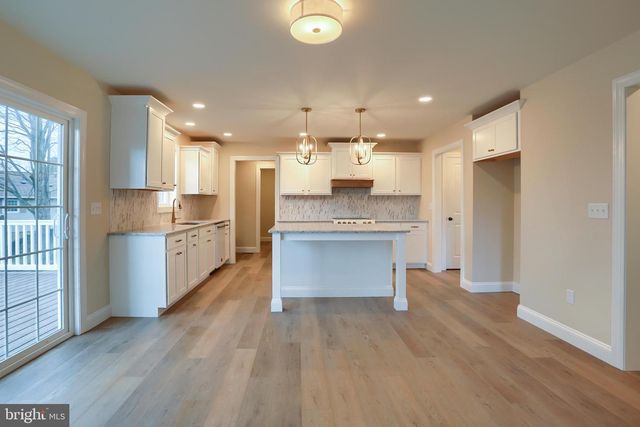 144 CRICKET LN, Camp Hill, PA 17011