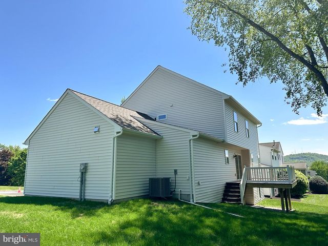 144 CRICKET LN, Camp Hill, PA 17011