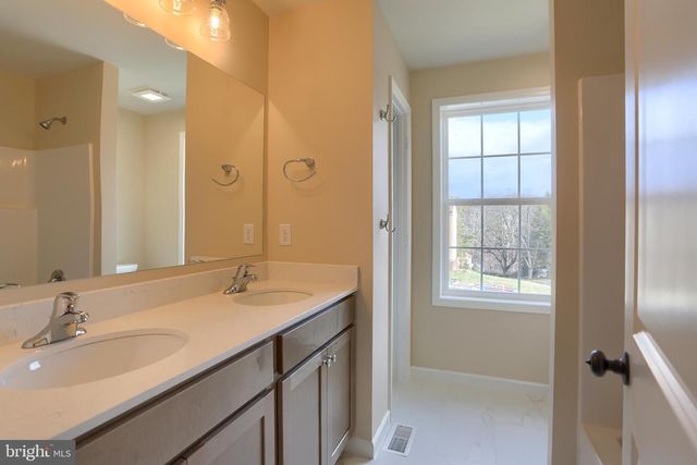 144 CRICKET LN, Camp Hill, PA 17011