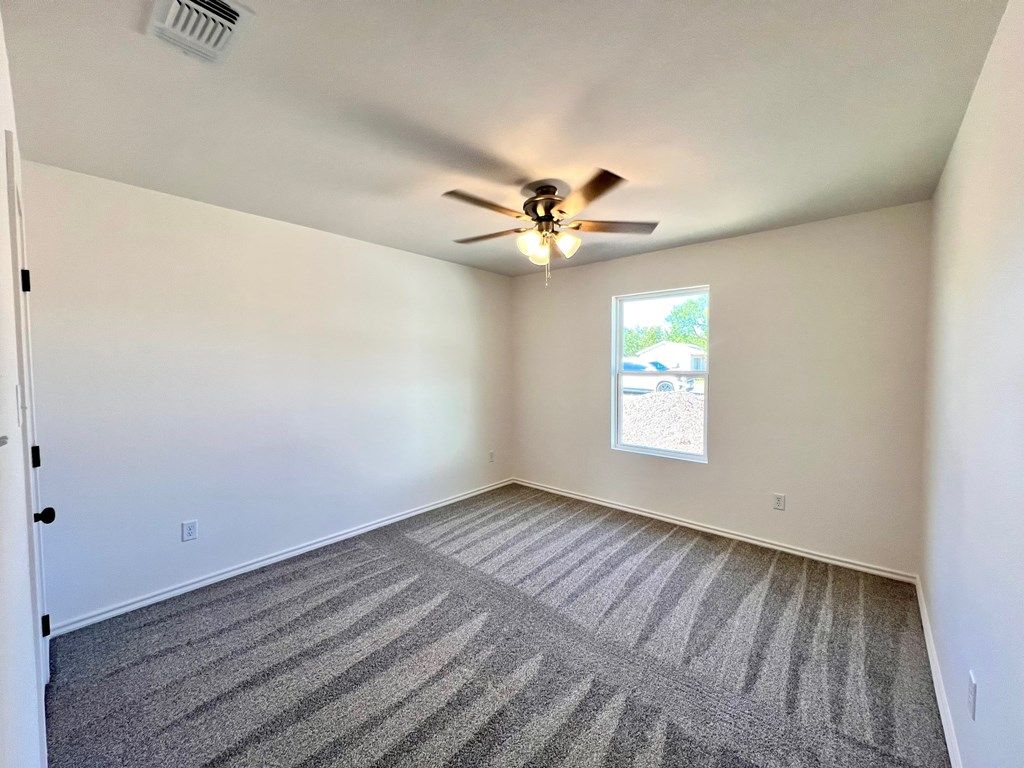 Image 10 of property listing at 115 E 41st St, San Angelo, TX 76903