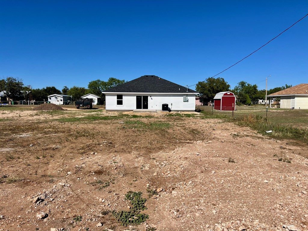 Image 15 of property listing at 115 E 41st St, San Angelo, TX 76903