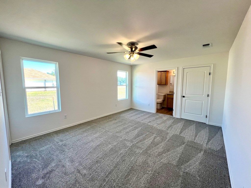 Image 5 of property listing at 115 E 41st St, San Angelo, TX 76903