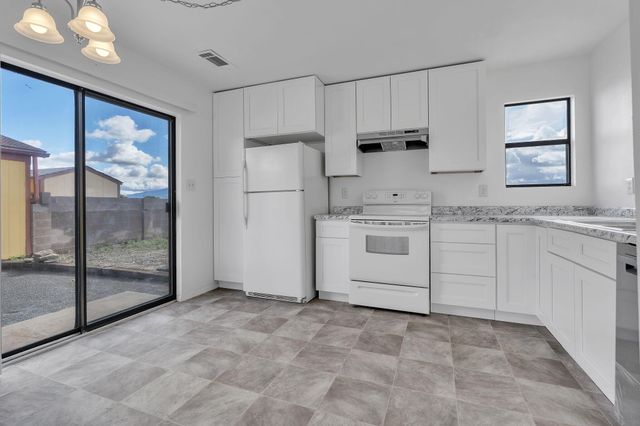 372 Pearl Drive NE, Rio Rancho, NM 87124