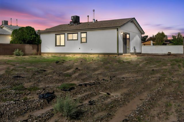 372 Pearl Drive NE, Rio Rancho, NM 87124