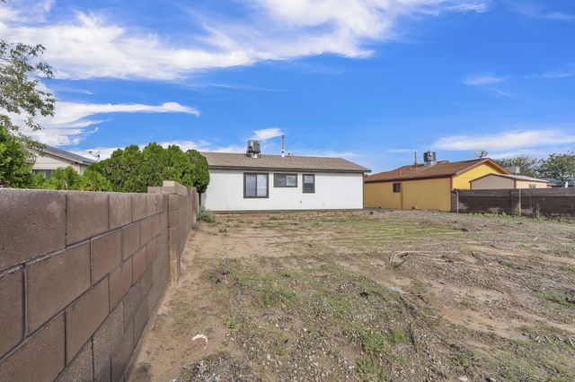 372 Pearl Drive NE, Rio Rancho, NM 87124