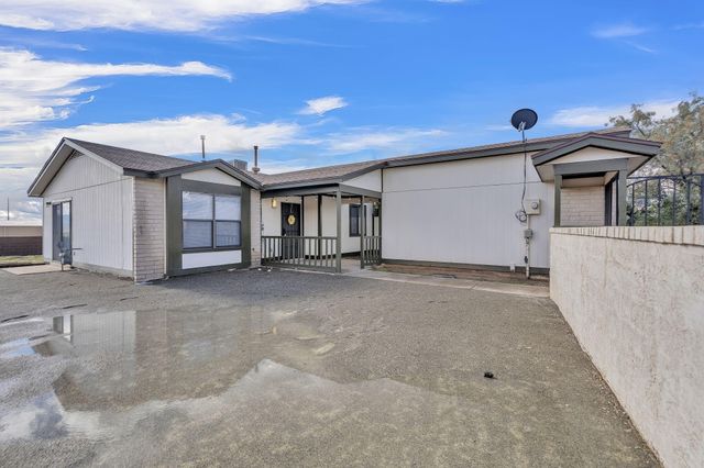 372 Pearl Drive NE, Rio Rancho, NM 87124
