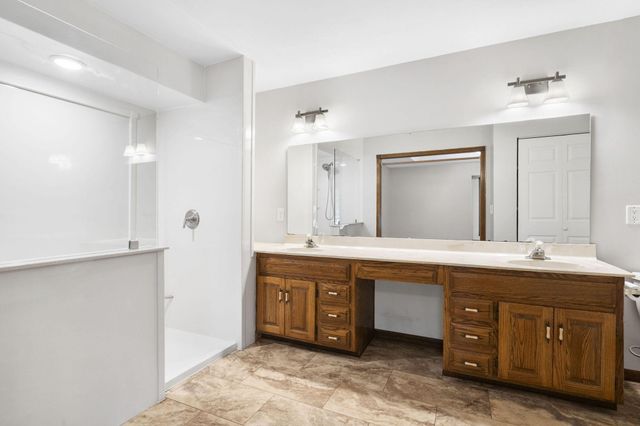 1338 E Burntwood Street, Springfield, MO 65803