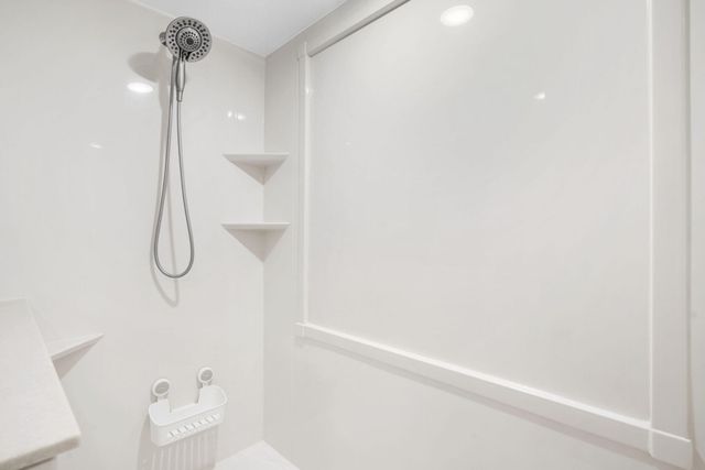 1338 E Burntwood Street, Springfield, MO 65803