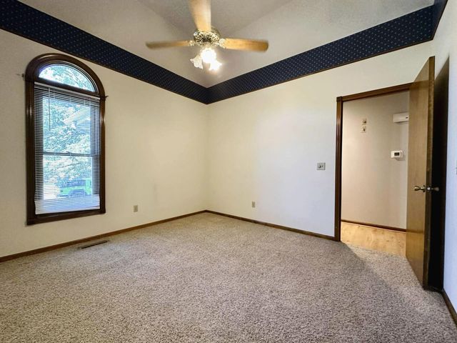 1338 E Burntwood Street, Springfield, MO 65803