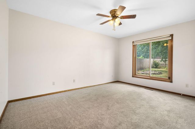 1338 E Burntwood Street, Springfield, MO 65803